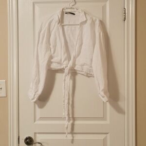 Cropped tied up white blouse